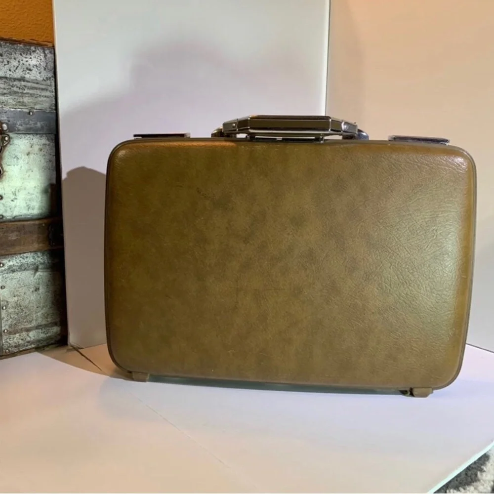 Vintage American Tourister Escort Model Briefcase